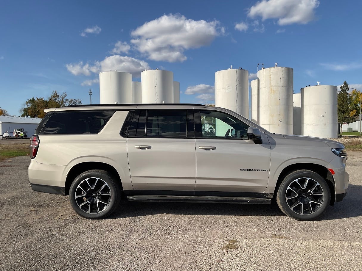 Used 2022 Chevrolet Suburban RST with VIN 1GNSKEKD6NR119147 for sale in Ada, Minnesota