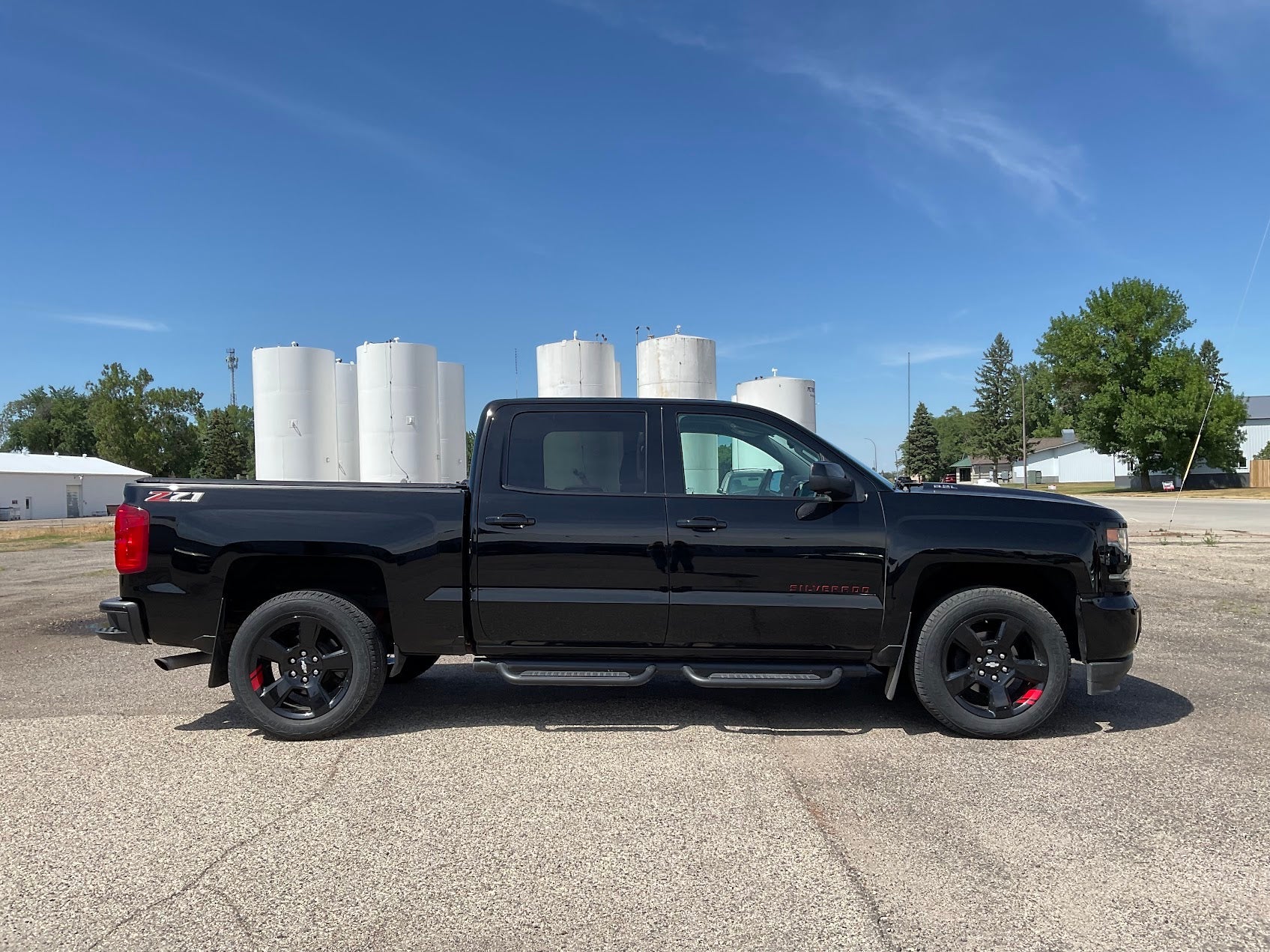 Used 2018 Chevrolet Silverado 1500 LTZ Z71 with VIN 3GCUKSEJ5JG241977 for sale in Ada, Minnesota